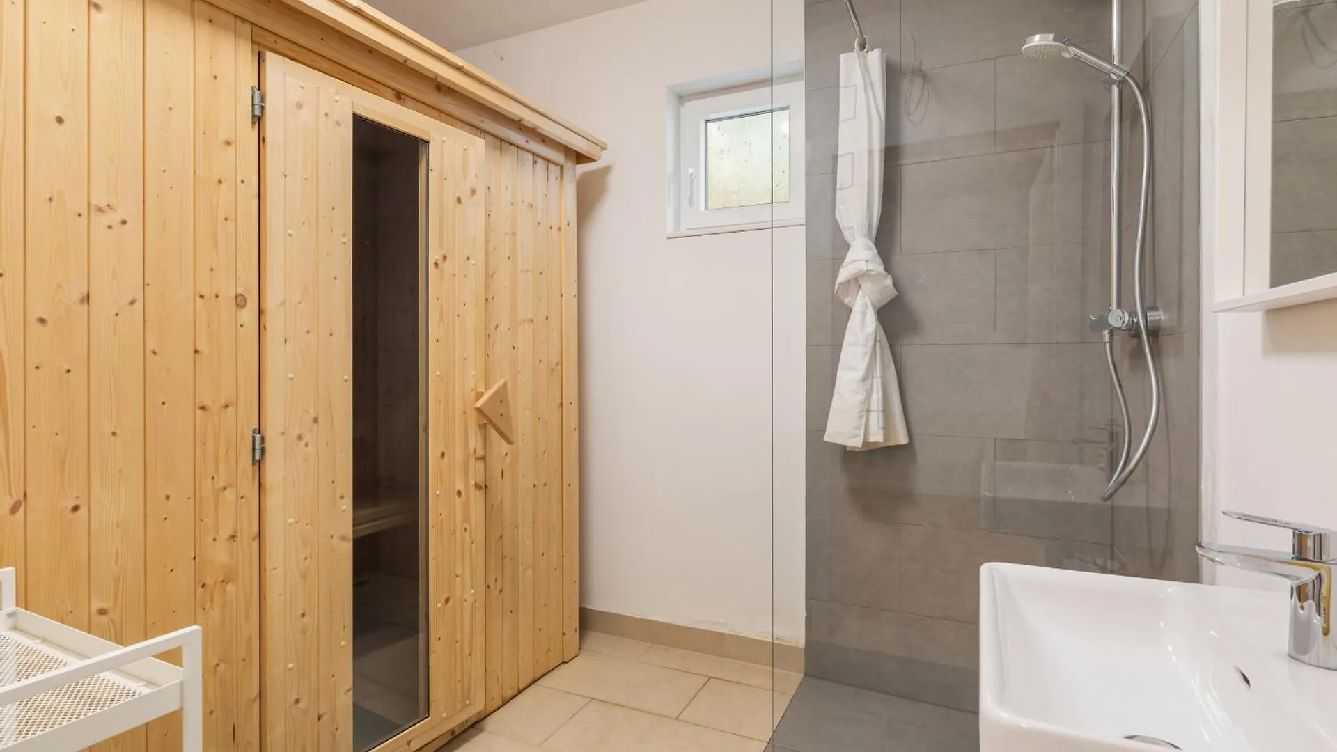 Vacation Home In Prater - Central, Garden And Sauna Vienna 0*,